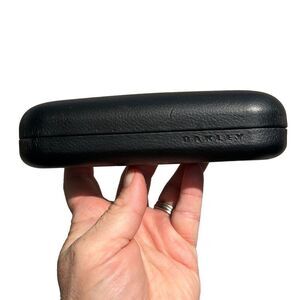 ‎Oakley sunglass case
